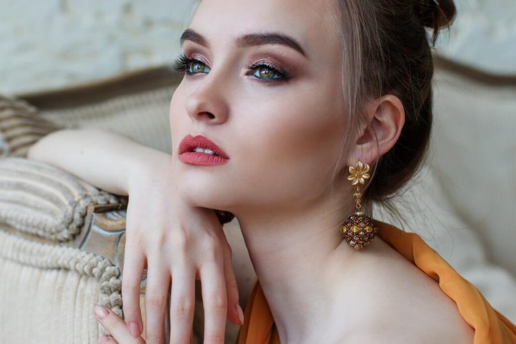young woman wearing iconic women's jewelry