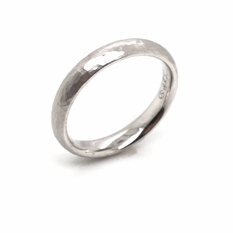 18KT White Gold Hammered 4mm Band