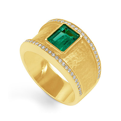 emerald ring in 18kt gold