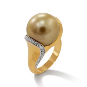 close up view of Golden South Sea Pearl and Diamond Ring